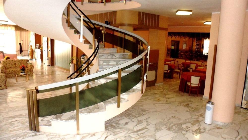 Hotel Reali キアンチャーノ・テルメ エクステリア 写真